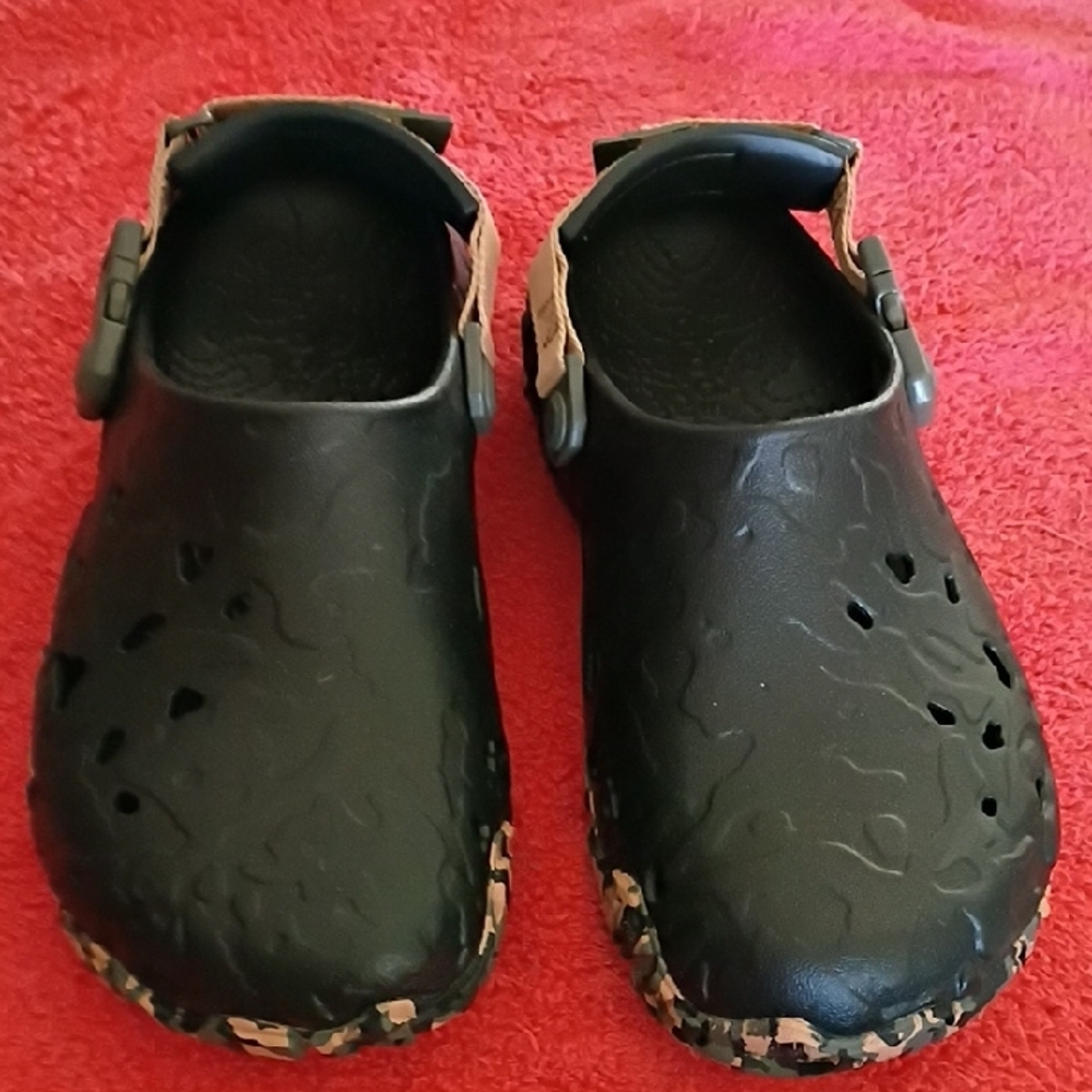Camo Clogs - Picture 2 of 3